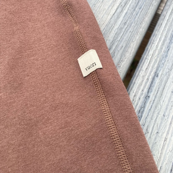 VUORI - Like New Halo Leggings in Chocolate Milk Heather - M - Picture 4 of 12